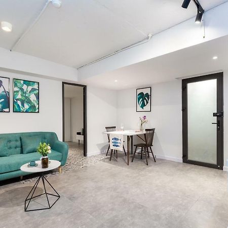 Cozrum Homes - Premier Residence Thành Pho Ho Chí Minh Esterno foto